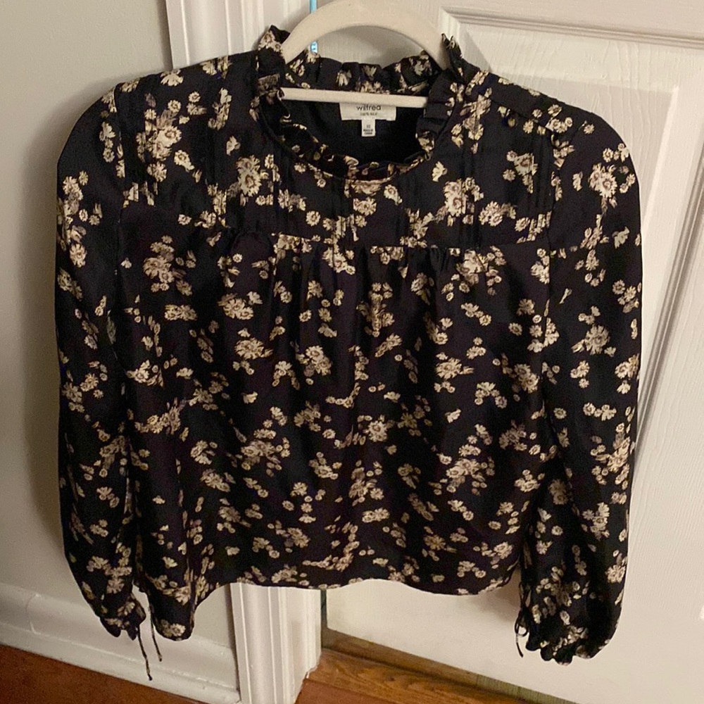 Wilfred Silk Blouse Sz XS Black Flowers Print Long Sleeves